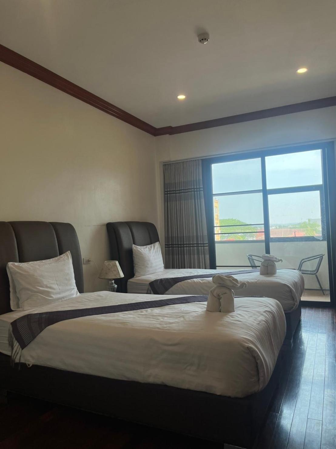 Nakhone Champa Hotel Pakse Buitenkant foto